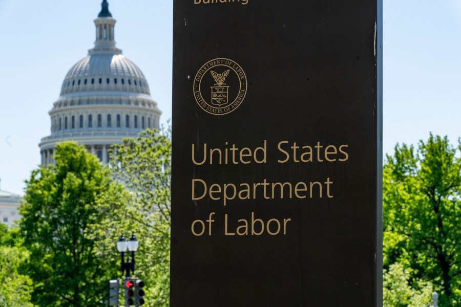 the-us-gained-64,000-jobs-in-november-but-lost-105,000-in-october;-unemployment-rate-at-4.6%