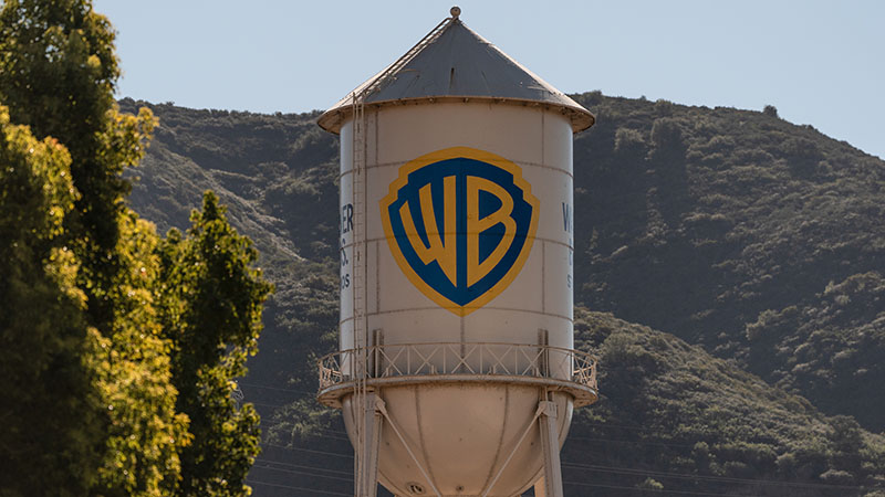 warner-bros-urges-investors-to-reject-paramount’s-takeover-bid