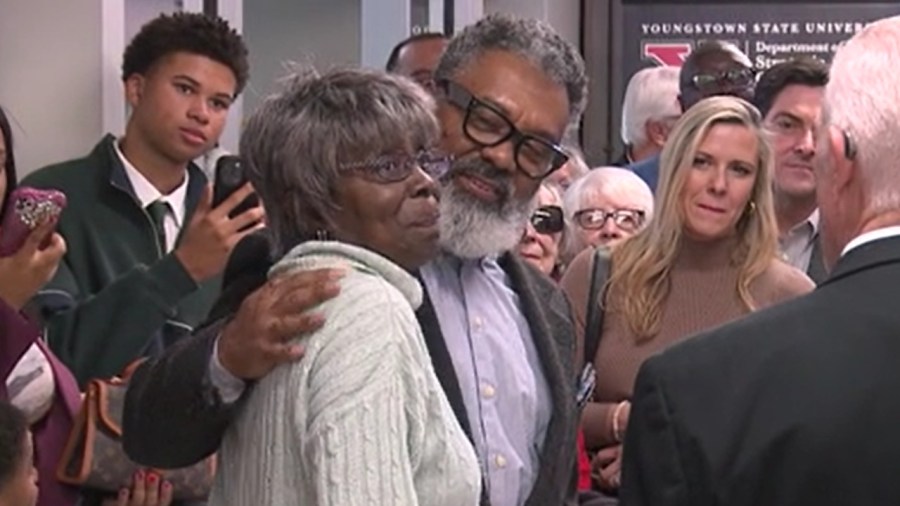 ysu-dedicates-studio-to-wkbn’s-dee-crawford