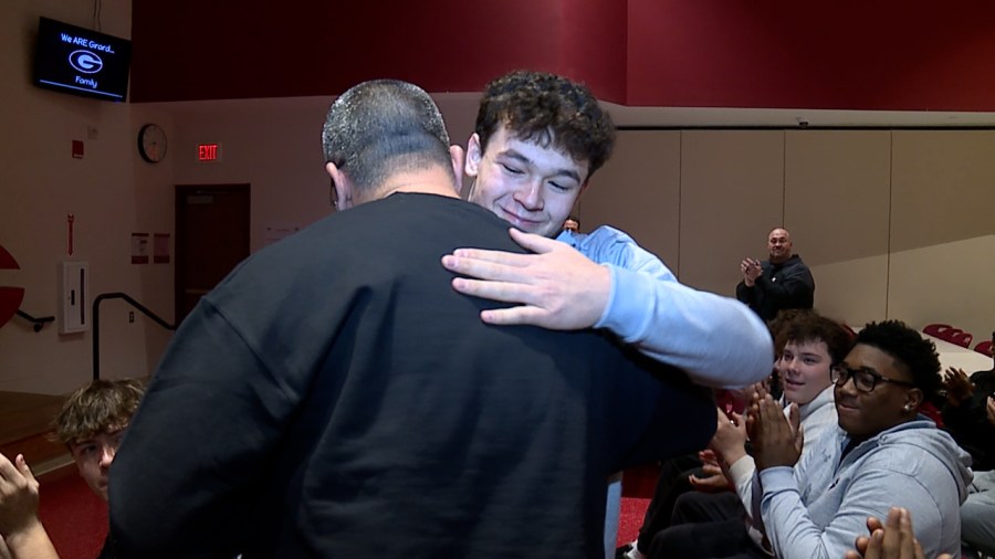 watch:-surprise-presentation-of-big-22-ohio-player-of-the-year-trophy