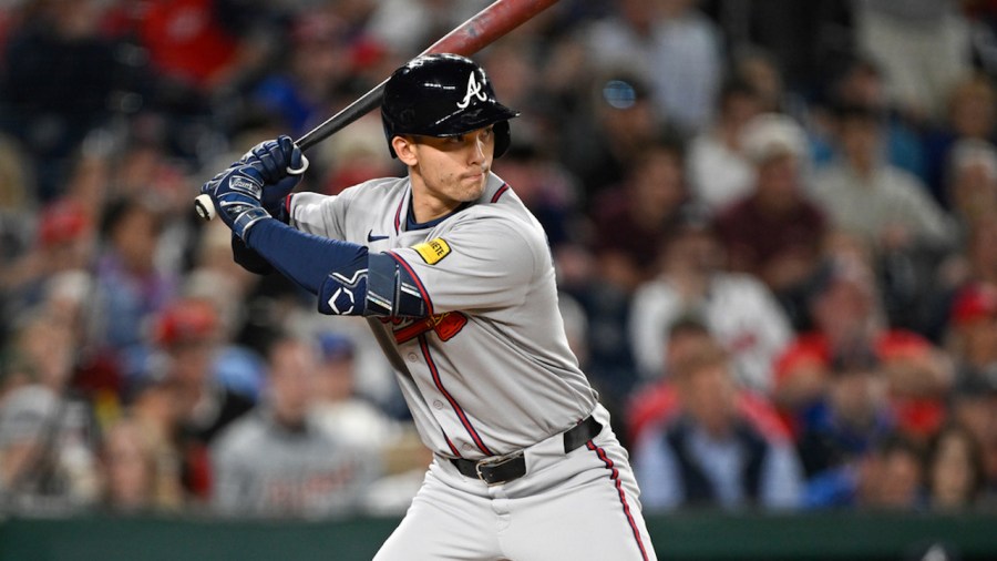 guardians-sign-veteran-outfielder-to-minor-league-deal