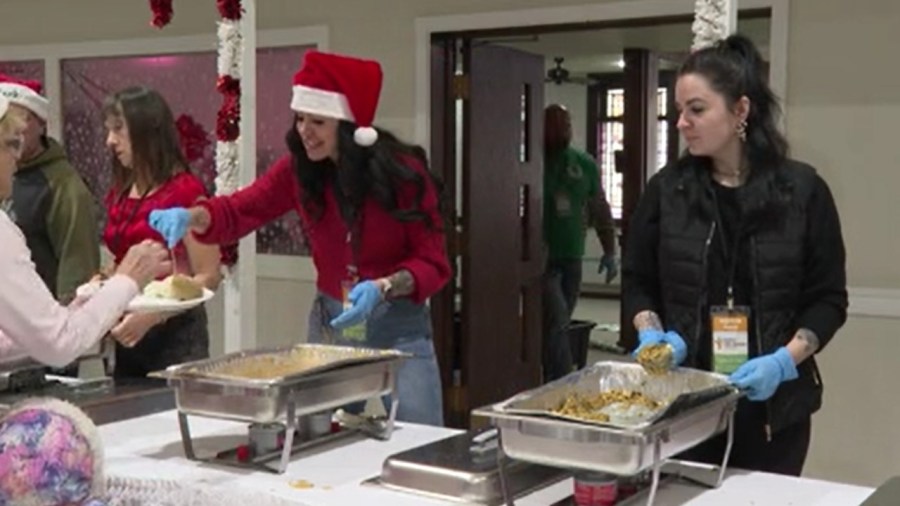warren-family-mission-serves-warm-meals-for-the-holidays
