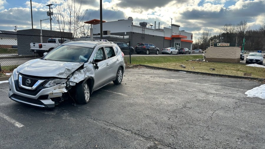 one-sent-to-hospital-after-crash-in-austintown