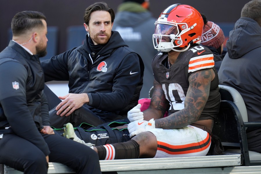 browns-rookie-running-back-suffers-leg-injury-in-loss