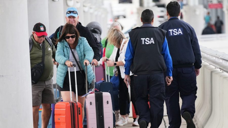 tsa-predicts-potentially-record-breaking-holiday-travel-season