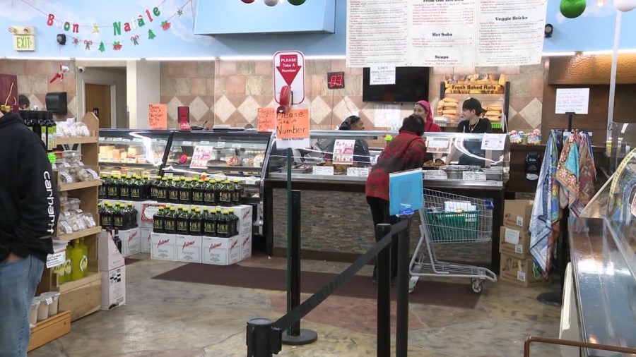 jimmy’s-italian-specialties-prepares-for-christmas-eve,-its-busiest-day-of-the-year