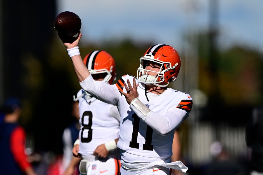 browns-elevate-qb-and-tight-end-to-the-active-roster