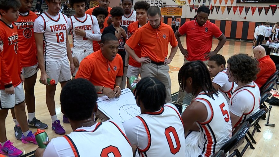 mohawk-tops-sharon-in-holiday-tournament-title-game