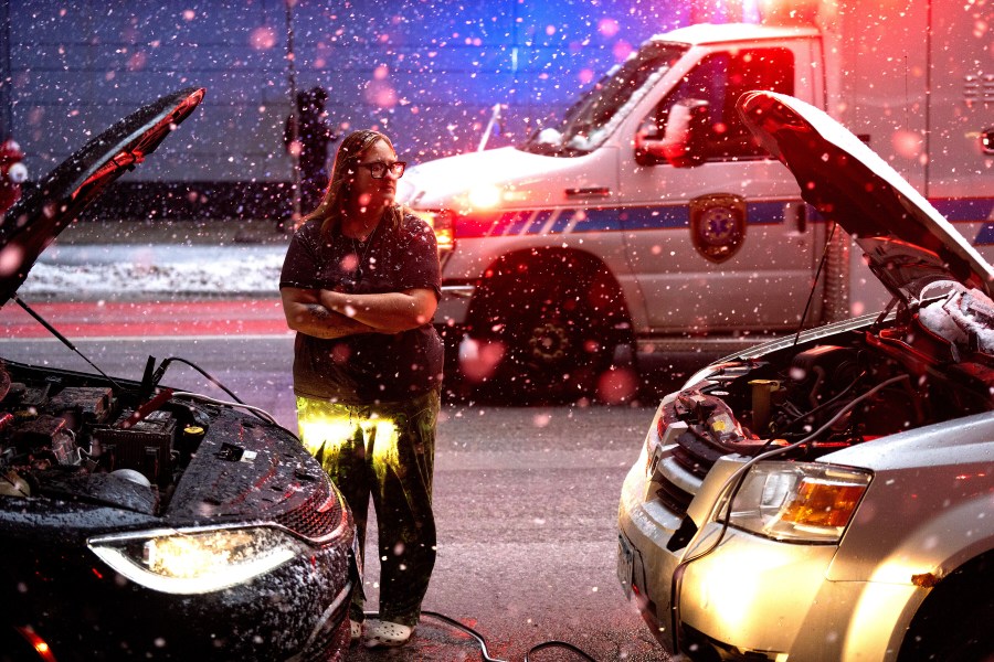 a-winter-storm-threatens-to-bring-blizzards-and-ice-to-parts-of-the-us,-hampering-holiday-travel