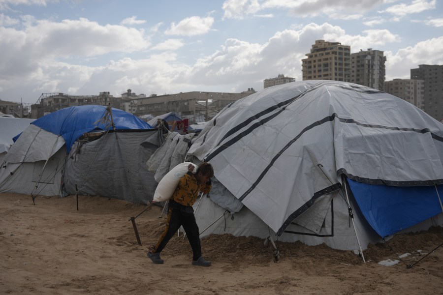 winter-rain-floods-gaza-camps-as-netanyahu-heads-for-us-meeting