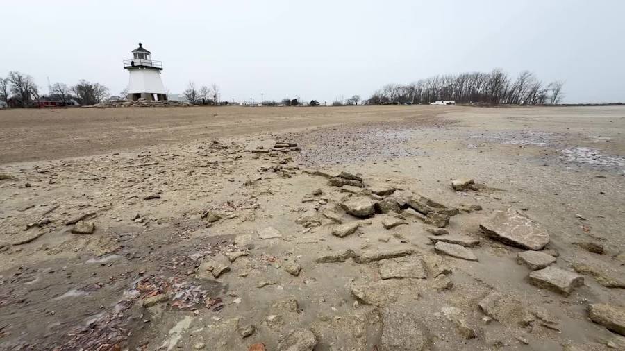 watch:-lake-erie-water-levels-drop-significantly-during-powerful-winds
