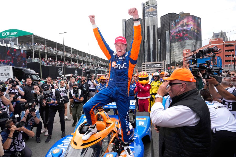 six-time-indycar-champion-scott-dixon-receives-a-knighthood-from-new-zealand