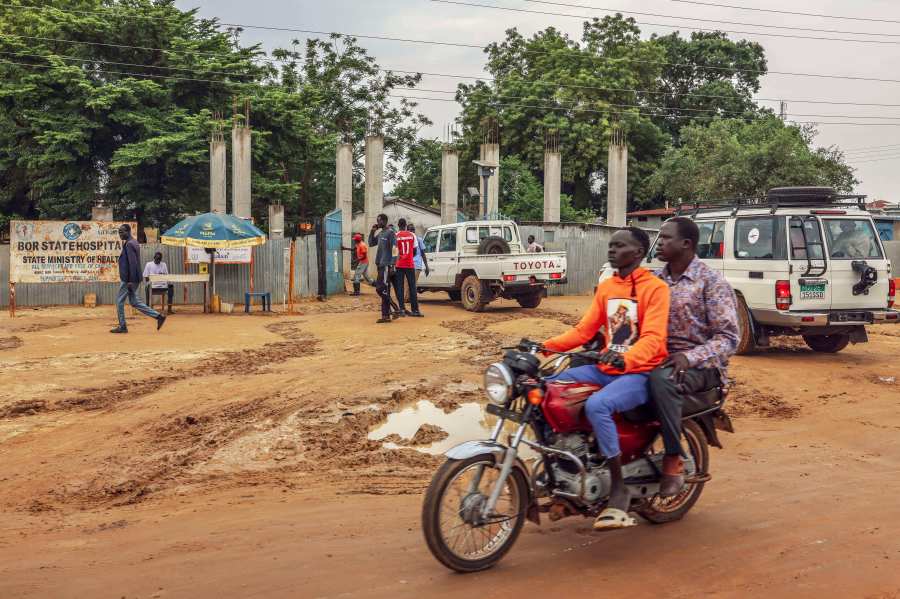 judge-temporarily-halts-trump’s-move-to-end-protected-status-for-south-sudanese-immigrants