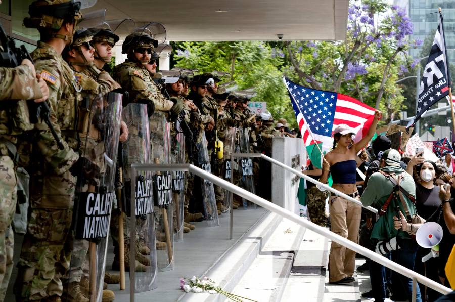 trump-says-he’s-dropping-push-for-national-guard-in-chicago,-la-and-portland,-oregon,-for-now