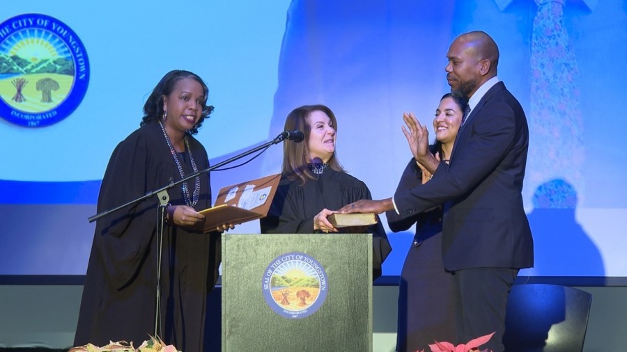 derrick-mcdowell-sworn-in-as-youngstown-mayor