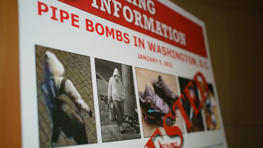 dc-pipe-bomb-suspect-to-remain-locked-up-ahead-of-trial,-judge-rules