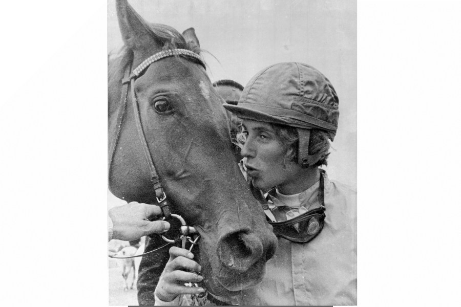 diane-crump,-the-first-female-jockey-to-ride-in-the-kentucky-derby,-dies-at-77