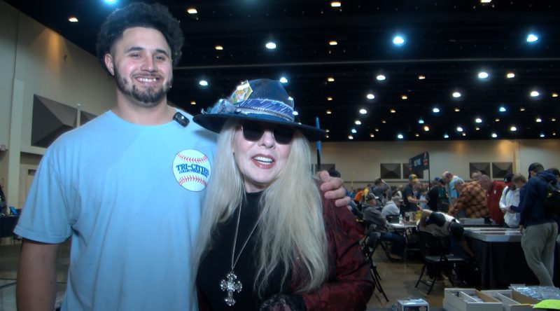 ‘mama-told-us-to-pray’:-dolly-parton’s-sister-explains-october-ask-for-prayers