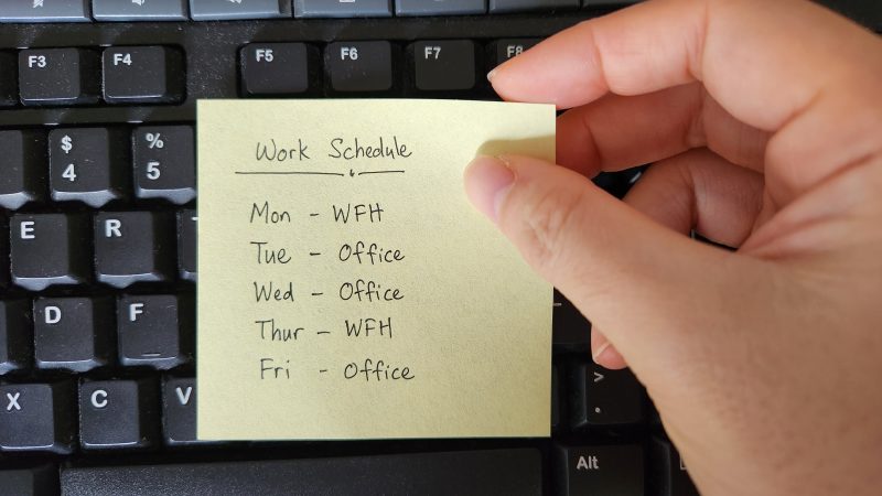 what-is-‘hybrid-creep,’-the-latest-workplace-trend-being-leveraged-by-bosses