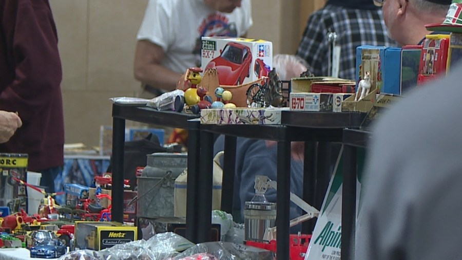 model-railroad-and-toy-train-market-held-in-austintown