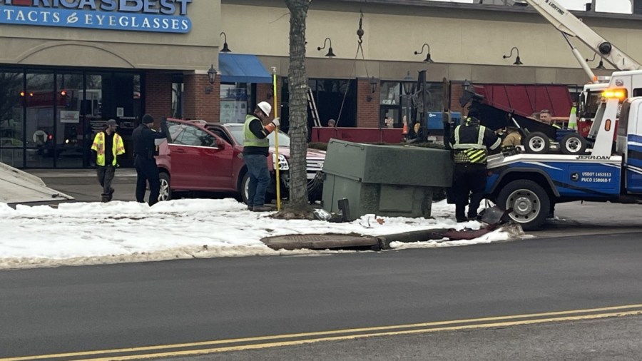 car-crashes-into-electrical-box-at-the-shops-at-boardman-park