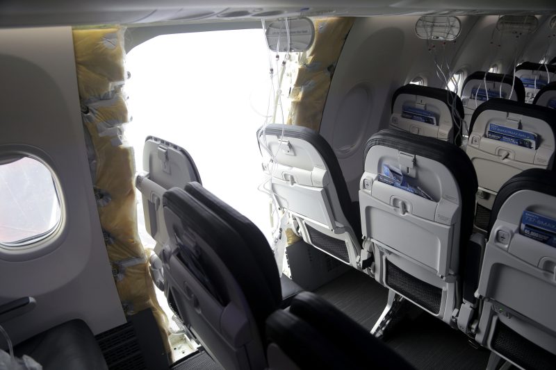 alaska-airlines-pilot-sues-boeing-for-$10-million,-claims-he-was-blamed-for-door-plug-blowout