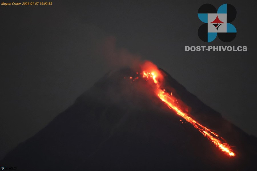 philippines-evacuates-3,000-people-after-activity-increases-at-mayon-volcano
