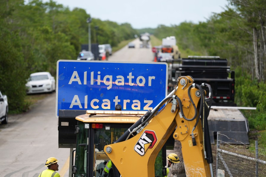 officials-withheld-evidence-on-florida’s-‘alligator-alcatraz’-funding,-environmental-groups-say