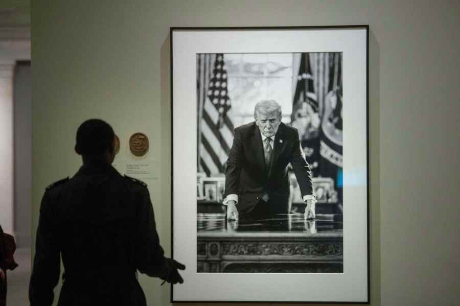 reference-to-trump’s-impeachments-is-removed-from-the-display-of-his-smithsonian-photo-portrait