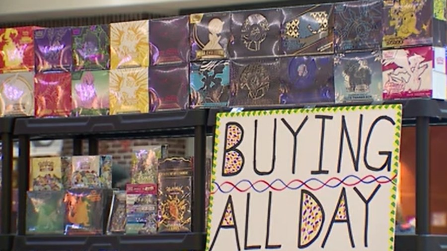 trading-card-show-draws-crowd-to-southern-park-mall