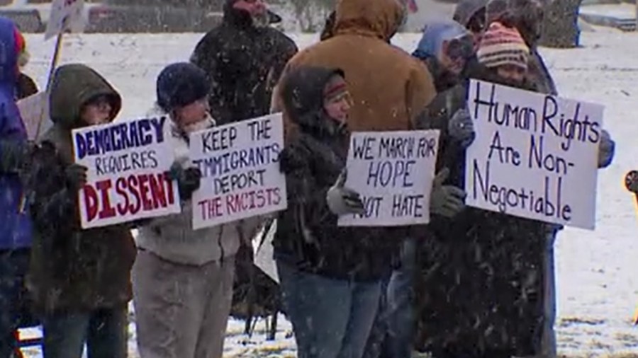 protestors-gather-in-warren-after-federal-agent-violence-in-minneapolis
