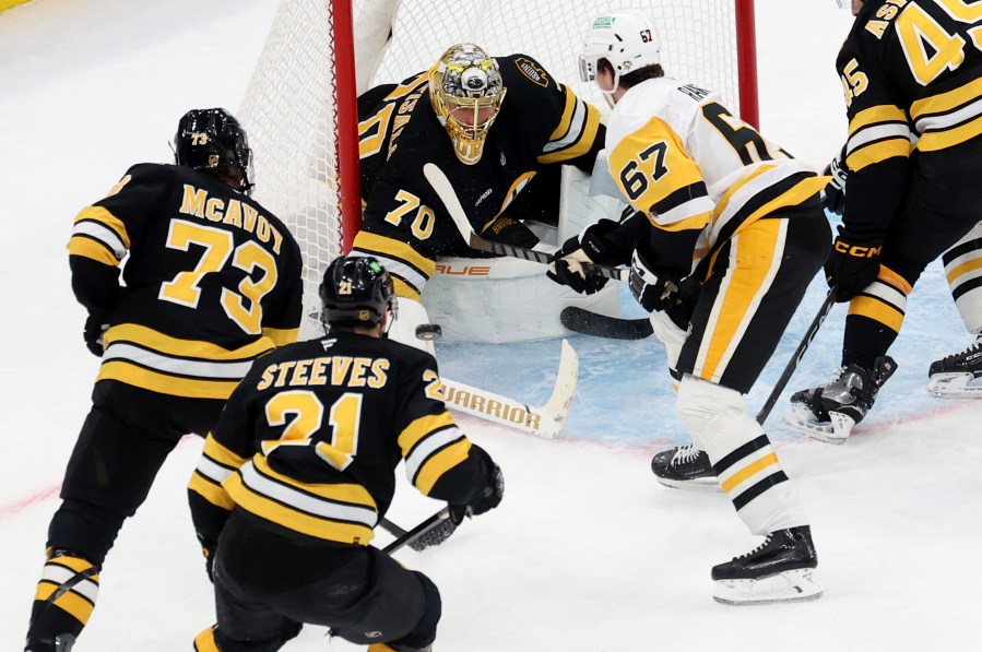 bruins-get-first-shutout-of-season-in-win-over-pens