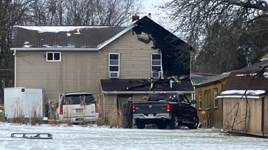 fire-damages-home-in-grove-city