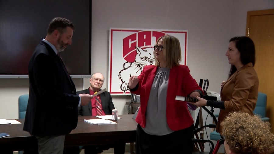 woman-who-lost-all-4-limbs-sworn-into-school-board,-hopes-story-inspires-others