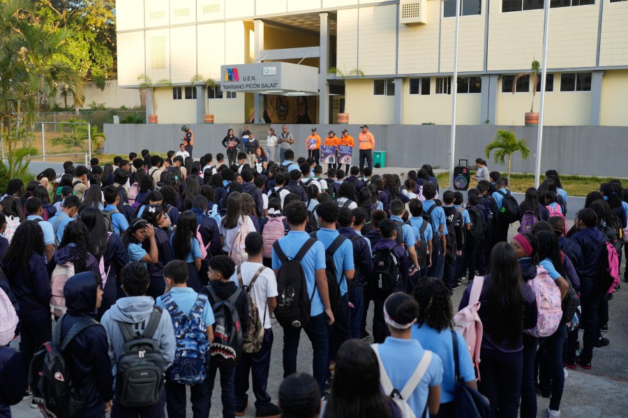 families-of-prisoners-in-venezuela-wait-in-anguish-as-promised-releases-trickle