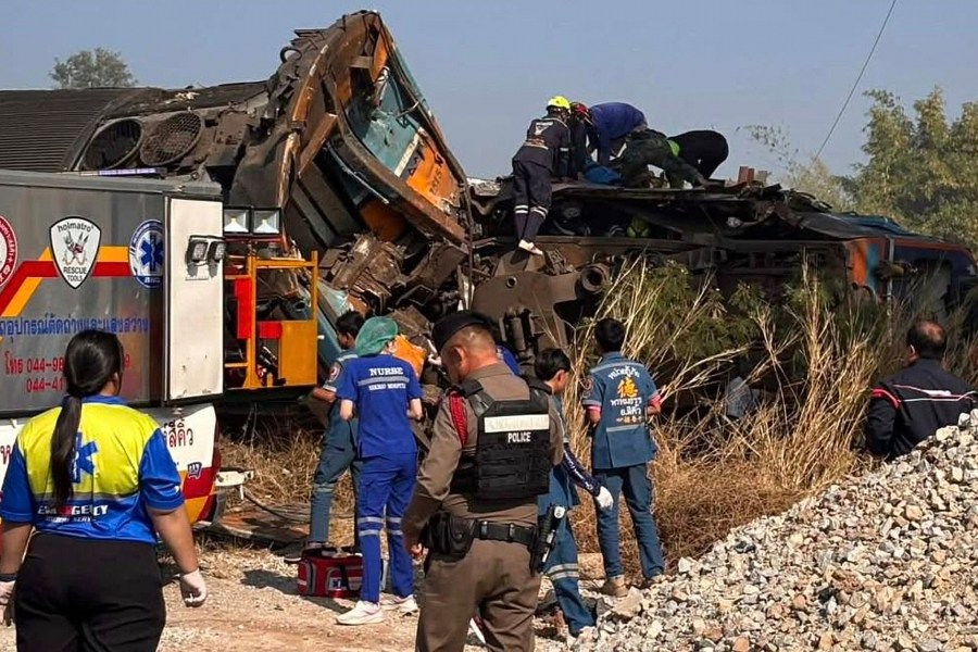 a-construction-crane-falls-onto-a-moving-train-in-thailand,-killing-at-least-22-people