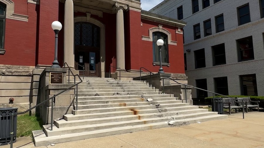 commissioners-seeking-bids-for-law-library-step-project