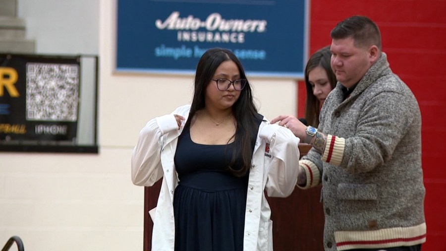 ysu-nursing-students-take-part-in-white-coat-ceremony