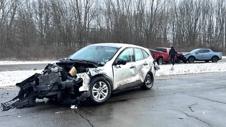 3-taken-to-hospital-after-crash-in-lordstown