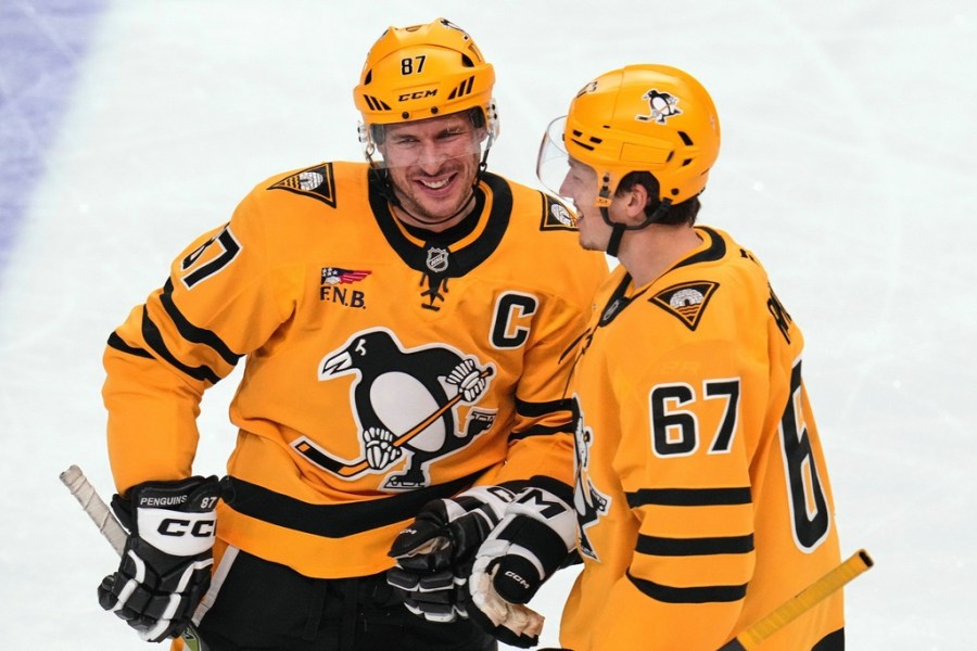 crosby-helps-penguins-power-past-flyers-6-3