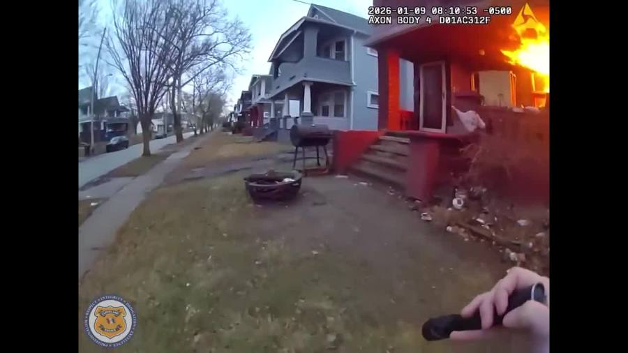 video:-ohio-officers-save-family-from-burning-home