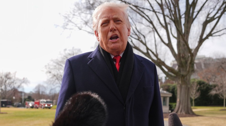 trump-says-there’s-no-reason-‘right-now’-to-use-insurrection-act-in-minneapolis