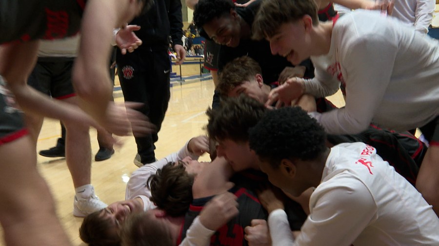 watch:-hickory-hits-buzzer-beater-to-down-farrell