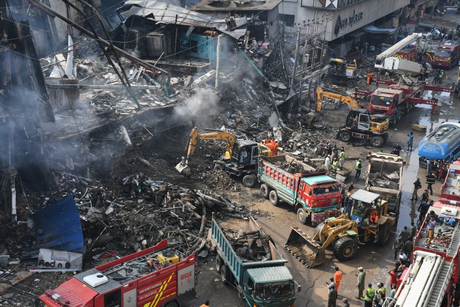 karachi-mall-fire-death-toll-rises-to-23-as-rescuers-search-for-dozens-missing