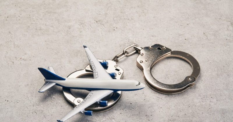 former-flight-attendant-posed-as-pilot-and-received-hundreds-of-free-flights:-prosecutors