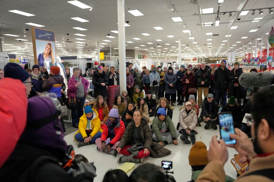 minneapolis-businesses-struggle-during-trump’s-immigration-enforcement-surge
