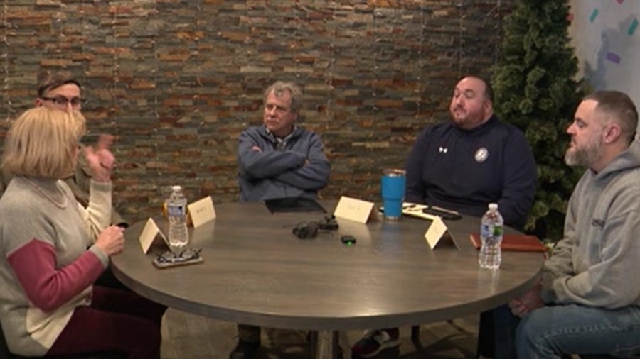 sherrod-brown-hosts-roundtable-to-discuss-small-business-issues