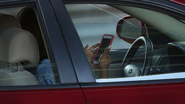 kentucky-senate-passes-bill-targeting-handheld-device-use-while-driving