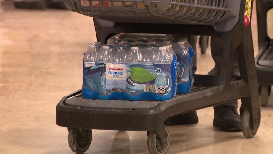 grocery-stores-busy-with-people-stocking-up-before-storm