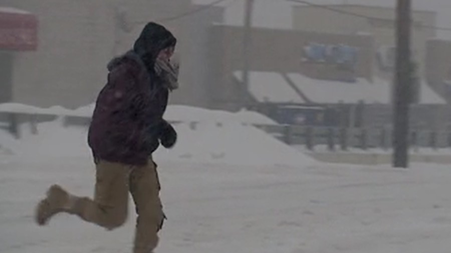 local-braves-winter-storm-walking-to-work